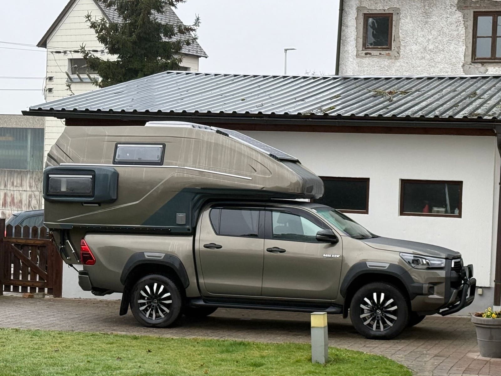 APOLLON in Olive mit offenem Raumkonzept ohne Nasszelle