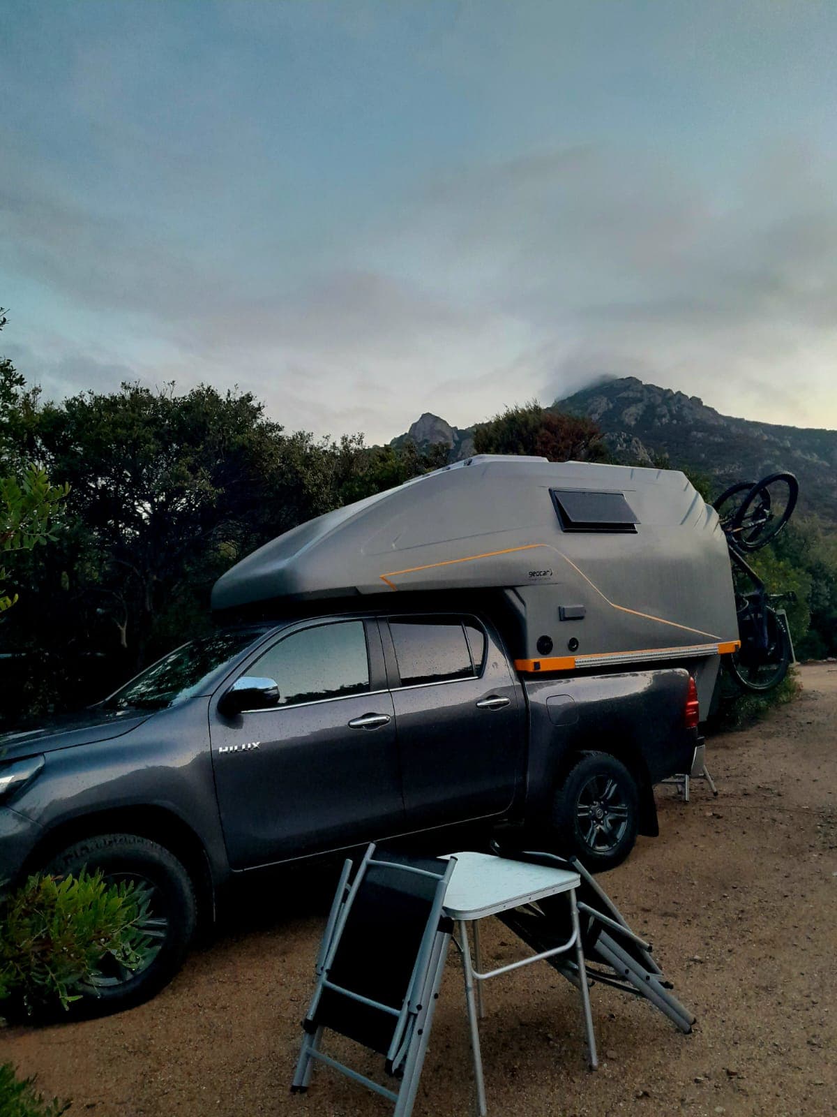 PAKA auf Toyota Hilux am Bergcamp