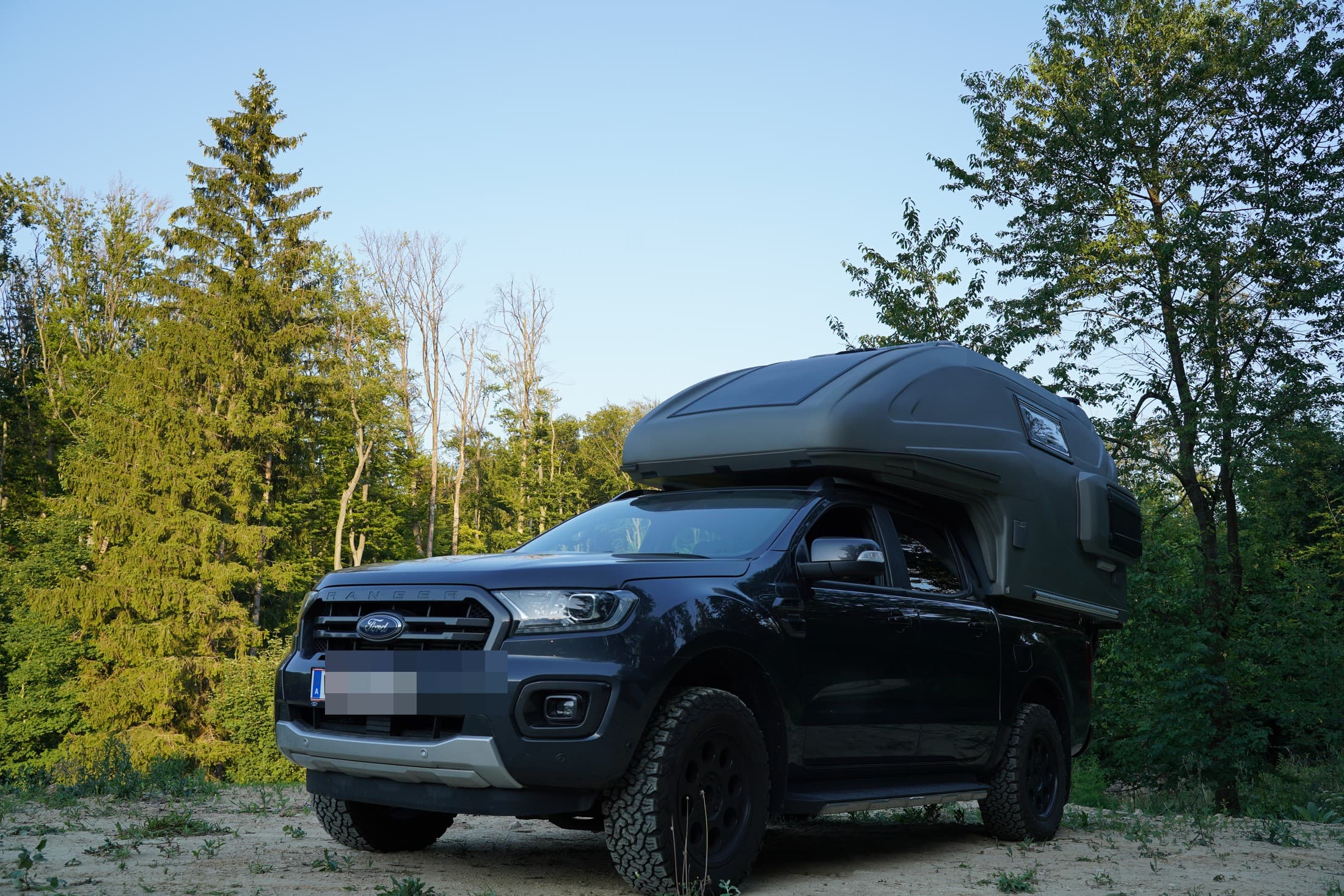 TAPIR Frontansicht auf Ford Ranger, Stromlinienform über dem Fahrerhaus