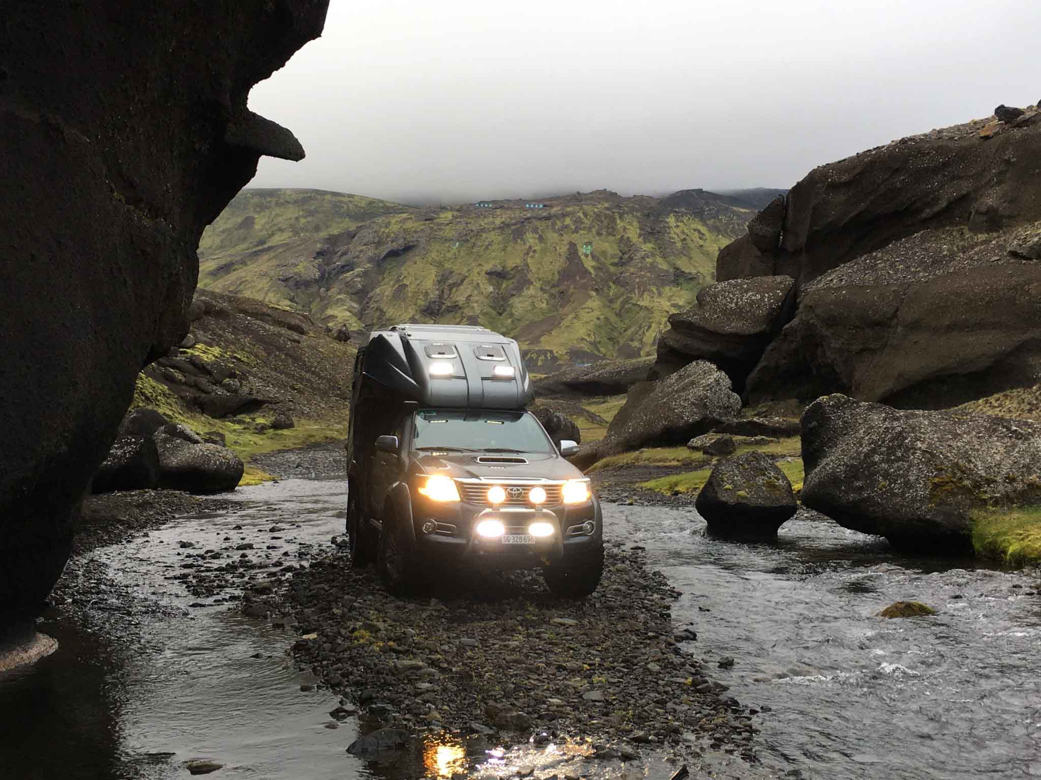 Eine geocar Wohnkabine auf einem Toyota Hilux